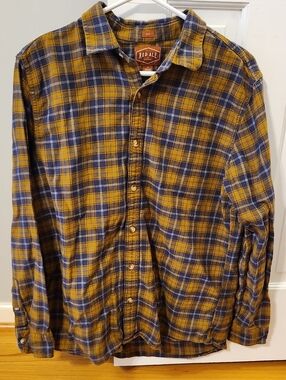 Red Ale Flannel Button Down Shirt (Size Large)